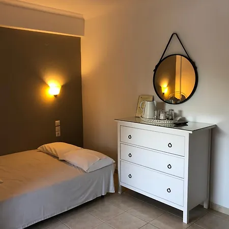 Christina Skiathos Apart Otel Vromolimnos