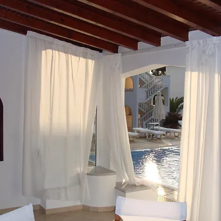 Christina Skiathos Apart Otel Vromolimnos